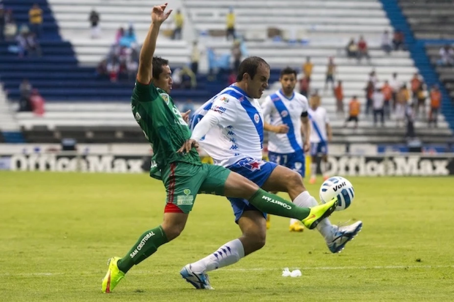 Cuauhtémoc Blanco hizo un berrinche en el partido Puebla contra Jaguares, después de que recibió una falta y una patada por la espalda.