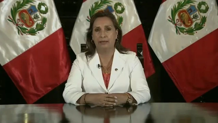 En un mensaje a la nación la presidente de Perú, Dina Boluarte dijo que pese a las protestas que han dejado 49 muertos, no renunciára, dice que quienes lo piden son minoría