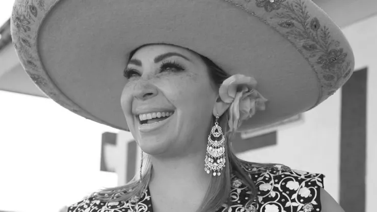 Deyra Barrera comete error al cantar el Himno Nacional Mexicano