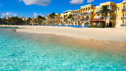 Playa del Carmen se destaca entre las más hermosas de Quintana Roo y, al mismo tiempo, es una de las opciones más accesibles para moverse dentro del destino.