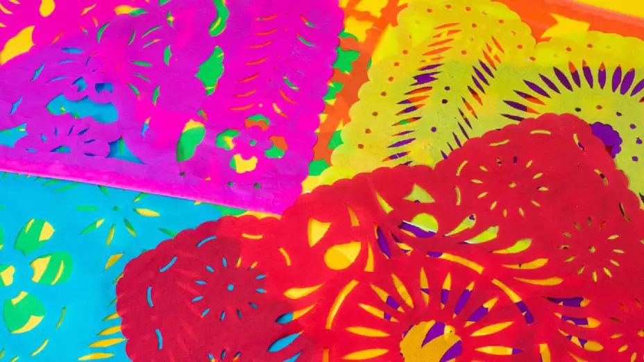 Cómo hacer papel picado con papel china para Dia de Muertos
