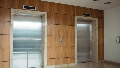 Bomberos rescatan a personas atrapadas en un elevador en Zona Río de Tijuana 22 de septiembre 2023