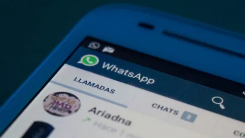 ¿Cómo cambiar el color de WhatsApp a rosa?