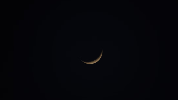 ¿Cómo usar la energía de la Luna Nueva para intencionar tus cuarzos y cristales de protección?