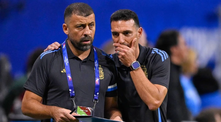 Lionel Scaloni junto a Walter Samuel
