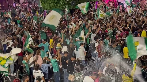Aficionados del Club León celebran