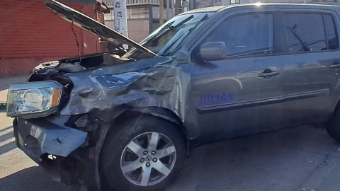 Choque entre taxi y camioneta deja pánico en Calle 10 y Madero