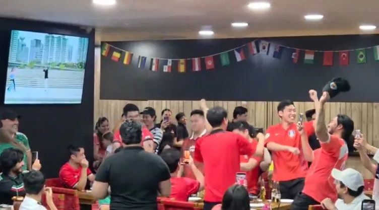 VIDEO: Aficionados coreanos bailan ‘Gangnam Style’ en taquería de Guadalajara