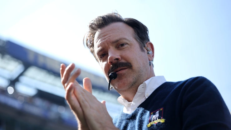 Ted Lasso, ¿de qué trata y dónde ver la serie que apareció en el Medio Tiempo del Mundial 2026?.jpeg