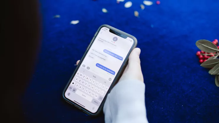 ¿Cuál es el truco para enviar mensajes en WhatsApp con letras diferentes?