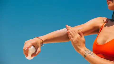 Las pieles sensibles necesitan de protectores solares especiales para mantenerse sanas