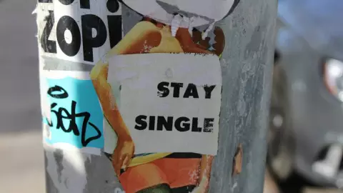 ¿Por qué se celebra el Día del Soltero este 13 de febrero?