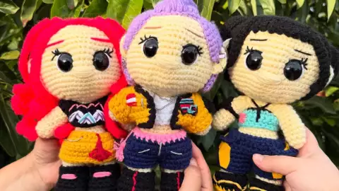 Muñecas tejidas Kpop Demon Hunters.jpg