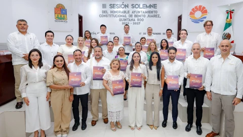 Ana Paty Peralta entrega Glosa del Primer Informe de Gobierno de su segundo periodo como Alcaldesa de Cancún.jpg