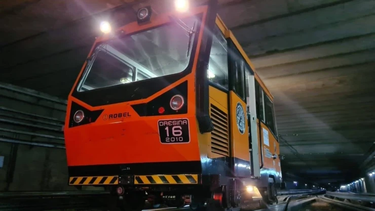 dresina_metro.jpg