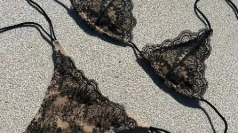 Los bikinis con encaje son una opción atrevida e innovadora para esta temporada
