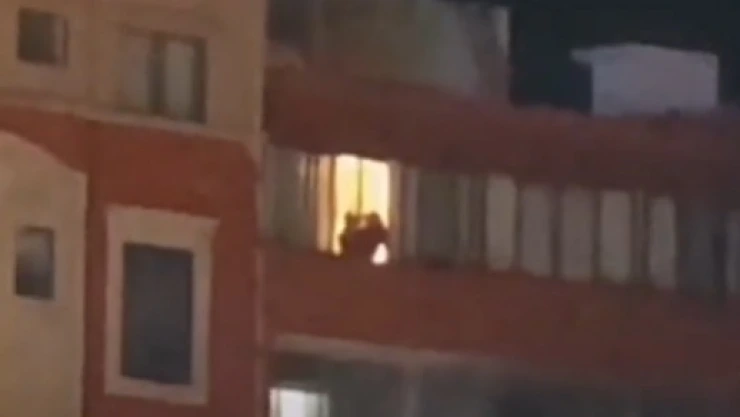 VIDEO - Pareja captada teniendo relaciones en grito de la Independencia