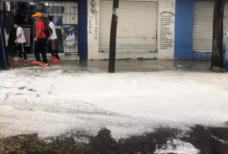 Se registran lluvias fuertes y caída de granizo en varias alcaldías de CDMX