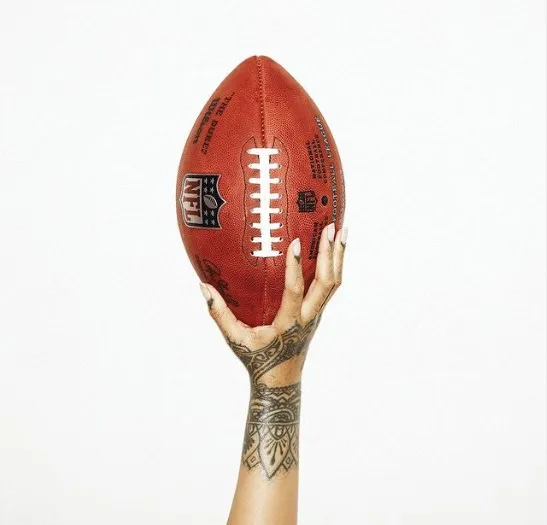 ¿Quién estará en el show de medio tiempo? Con esta fotografía, Rihanna anunció su regreso a los micrófonos y el adelanto de estar en el Super Bowl 2023