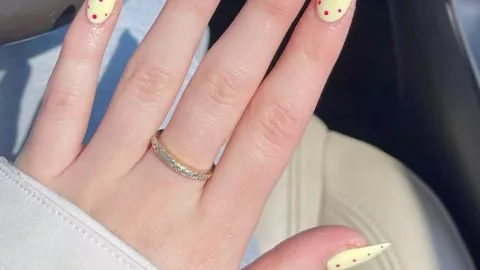 6 dise&ntilde;os de u&ntilde;as amarillas que puedes usar en las manos para cualquier ocasi&oacute;n