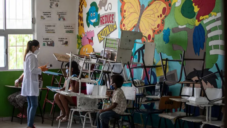 Toman clases presenciales por falta de internet