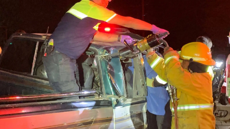Choque camioneta tráiler Abasolo Cuerámaro