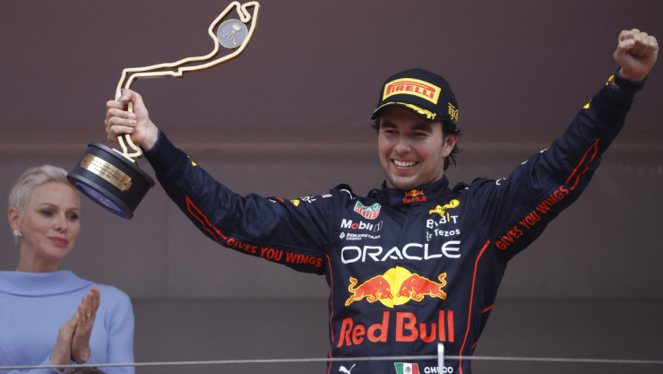 Celebración de Checo Pérez al ganar el Gran Premio de Mónaco de Fórmula 1