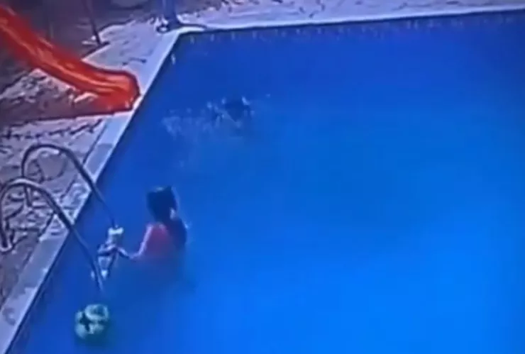 Valentía viral: menor arriesga su vida para rescatar a su hermana en alberca