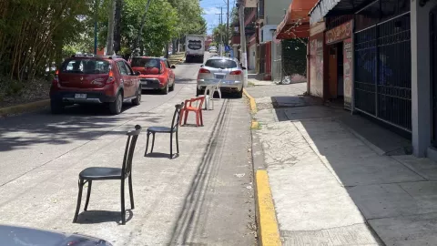 Apartar lugares en la via publica