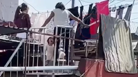 Video Mujer golpea con un palo a una niña de 2 años por perder dinero