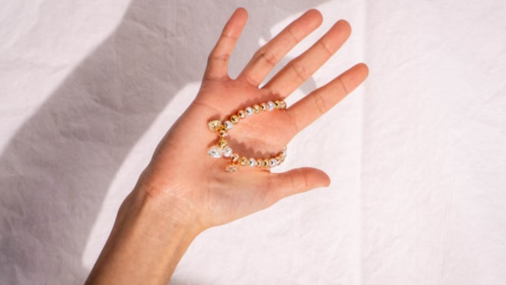 ¿Qué significa que se te rompa una pulsera de protección de la nada y qué debes hacer con ella?