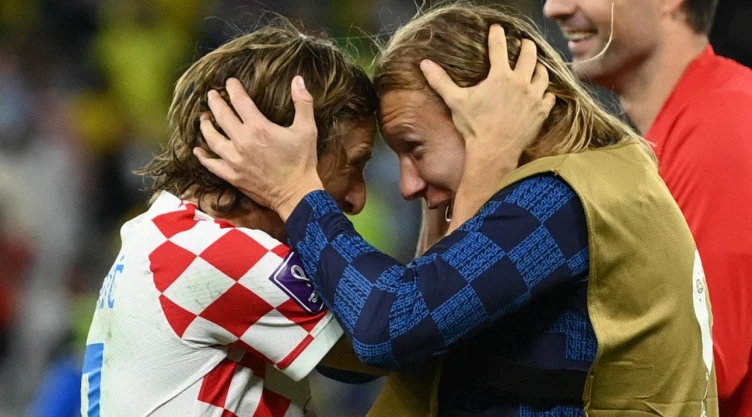 Luka Modric y Vida celebrando pase a cuartos