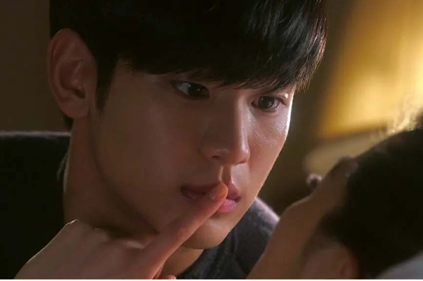 Estando dormida, Song Yii le pidió a Min Joon que la visite en sus sueños más seguido, donde también le dejó en claro lo que siente por él.