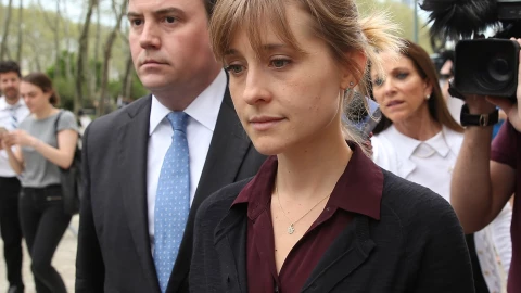 Condenan a Allison Mack a 3 años de prisión por caso NXIVM