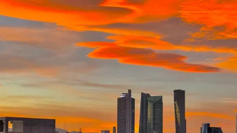 ¿Un ovni? Captan nubes en el cielo en forma en nave espacial