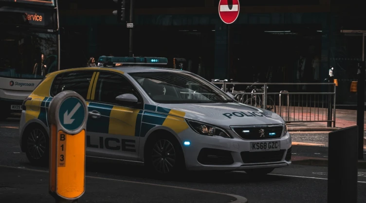 Patrulla de policía del Reino Unido.