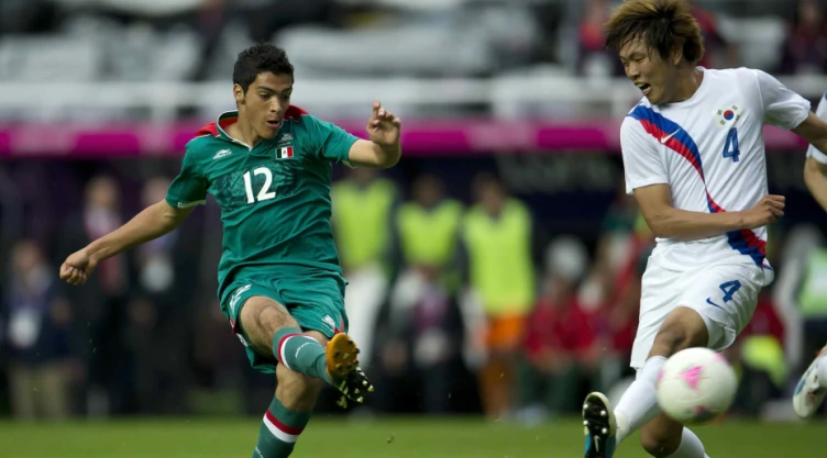 Raúl Jiménez ante Corea del Sur