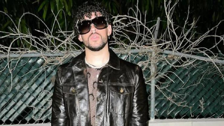Esto dijo Bad Bunny luego de aventar el celular de una fan al mar