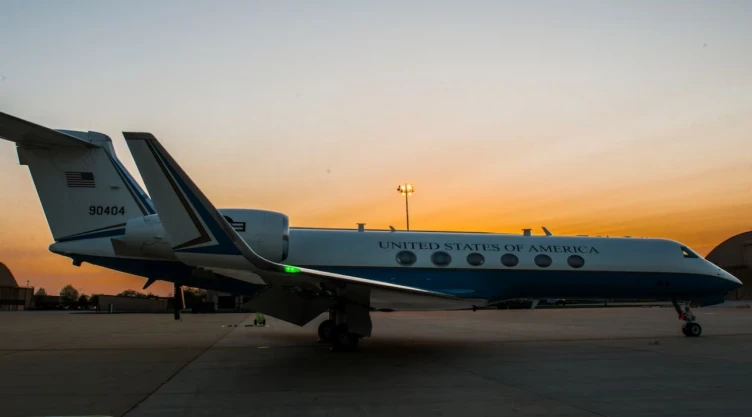 Avión donde viaja Markwayne Mullin, secretario de Seguridad Nacional de Estados Unidos