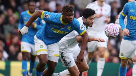 Raúl Jiménez ante Wolverhampton