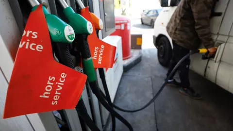 Despachador rocía de gasolina a cliente y le prende fuego en Brasil