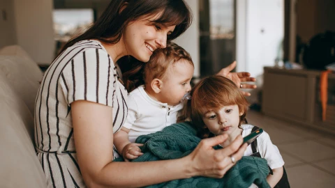 HIJOS FELICES_PEXELS_Helena Lopes