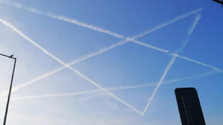 VIDEO Dibuja estrella ‘satánica’ en cielo de Chile y causa pánico en redes