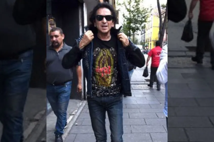 Alex Lora posando.jpg