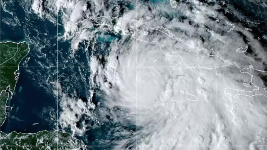 Cuba en alerta ante la llegada del huracán Rafael; podría tocar tierra como categoría 3.jpg