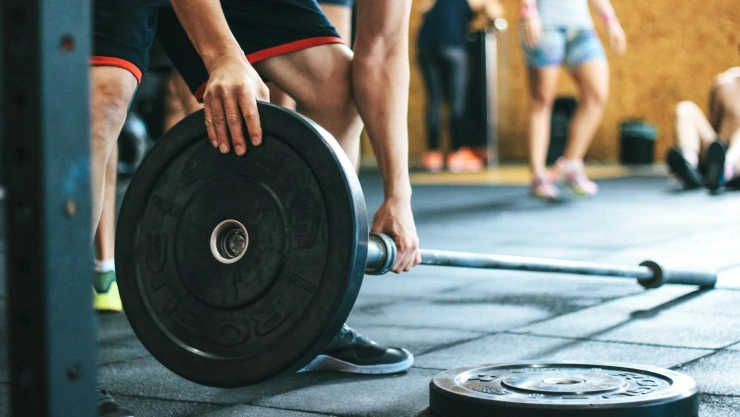 Hombre denuncia que lo grabaron en gimnasio sin su consentimiento