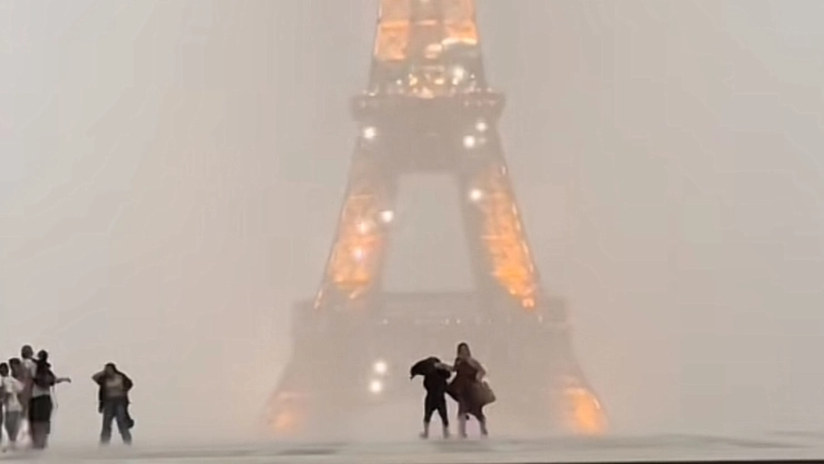 Más de 100,000 hogares sin luz por lluvias en Francia. Dos fallecidos y escenas de emergencia en París tras tormenta intensa del 25 de junio.