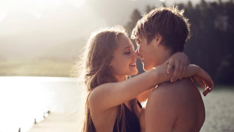 La luz del sol propicia el enamoramiento, dice estudio