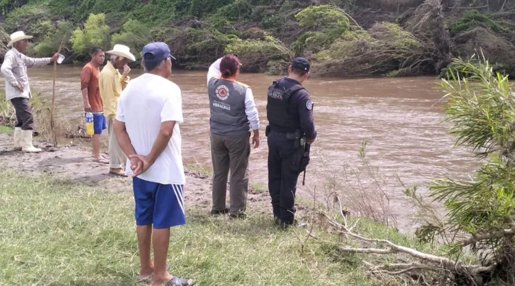 Veracruz: Buscan a niño de 4 años arrastrado por corriente del Río Jamapa