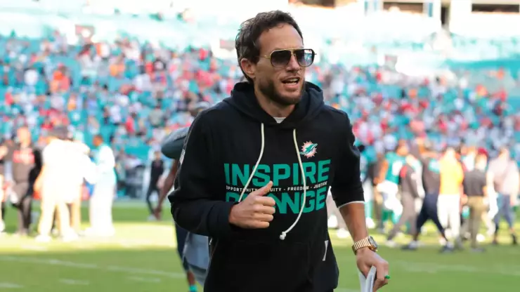 Qué hay detrás del despido del entrenador en jefe del Miami Dolphins